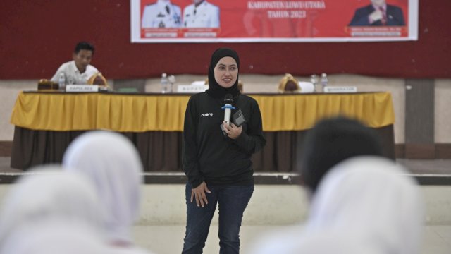 Bupati Luwu Utara Indah Putri Indriani saat bicara dihadapan pasukan paskibraka.