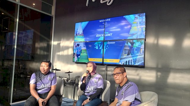 General Manager Mercure Makassar Nexa Pettarani Wiwied Nurseka saat memberikan keterangan terkait ragam acara di Anniversary Mercure Makassar Ke-4 Tahun, kemarin. (Chaerani/Republiknews.co.id)