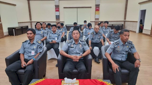 Jajaran Kanwil Kemenkumham Sulawesi Selatan saat menghadiri Sosialisasi Keputusan Menteri tentang Pembangunan Integritas di Lingkungan Kemenkumham RI melalui daring, di Aula Kanwil Kemenkumham Sulsel, Selasa (26/09/2023). (Dok. Humas Kanwil Kemenkumham Sulsel). (Dok. Humas Kanwil Kemenkumham Sulsel.