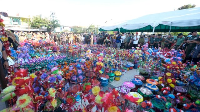 Ribuan bakul maudu disiapkan Pemerintah Kabupaten Gowa pada Peringatan Maulid Nabi Muhammad 1445 Hijriah, di pelataran Masjid Agung Syekh Yusuf, Sungguminasa, Kamis, (28/09/2023). (Dok. Humas Gowa)