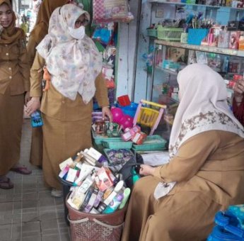 Dinas Perdagangan Parepare Rutin Lakukan Penyisiran Pasar, Pastikan Barang Layak Edar di Pasaran