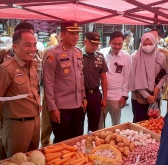 Disdag Pemkot Parepare bersama Kapolres dan Bulog Turun di Pasar Pastikan Stok Beras Aman