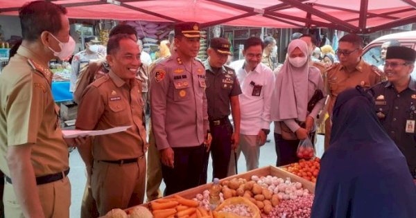 Disdag Pemkot Parepare bersama Kapolres dan Bulog Turun di Pasar Pastikan Stok Beras Aman