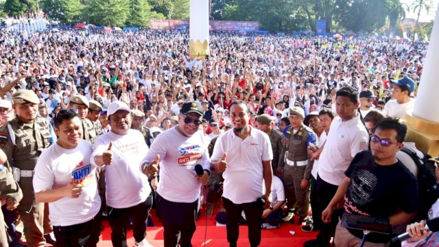 Gubernur Sulsel Andi Sudirman Sulaiman, bersama Bupati Bone Andi Fashar Padjalangi, saat mengikuti Gerakan Sulsel Anti Mager, Sabtu (02/09/2023). (Istimewa)