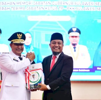 Serah Terima Memori Akhir Jabatan Gubernur Sulsel ke Bahtiar Baharuddin