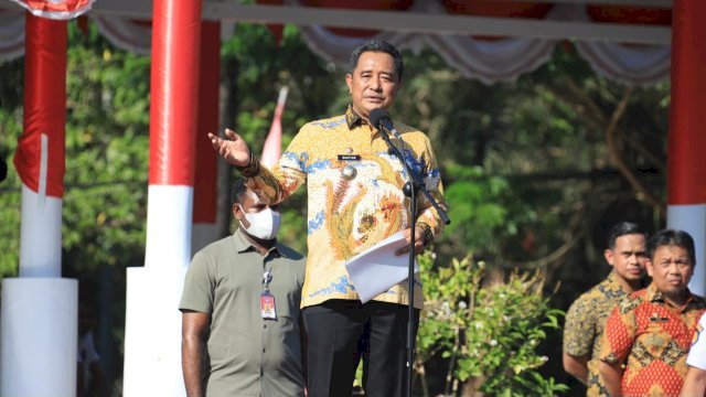 Pj Gubernur Sulsel Bahtiar Baharuddin, memberikan arahan saat Apel pagi bersama para pejabat Eselon II dan Eselon III, ASN dan Non ASN lingkup Pemprov Sulawesi Selatan, Kamis (07/09/2023). (Istimewa)