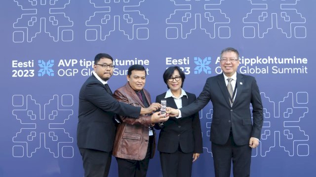 Kementerian Hukum dan Hak Asasi Manusia lewat Badan Pembinaan Hukum Nasional (BPHN), Indonesia meraih penghargaan prestisius dalam Open Government Partnership (OGP) Awards 2023, di Tallin, Ibu Kota Estonia, Eropa Utara, Rabu, 06 September 2023 kemarin. (Dok. Humas Kanwil Kemenkumham Sulsel)
