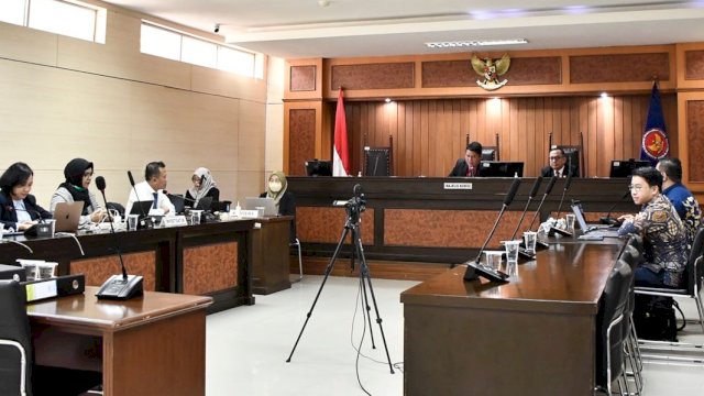 Suasana Sidang Majelis Komisi Pemeriksaan Pendahuluan Perdana atas Perkara Nomor 12/KPPU-M/2023 terkait dugaan keterlambatan pemberitahuan atau notifikasi pengambilalihan saham Dorel Finance US, Inc. oleh Pon Holdings B.V., di Kantor KPPU Jakarta, Kamis (07/09). (Dok. KPPU RI)