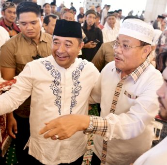 Di Masjid Raya Makassar, Pj Gubernur Bahtiar Silaturahmi dengan Alim Ulama dan Masyarakat