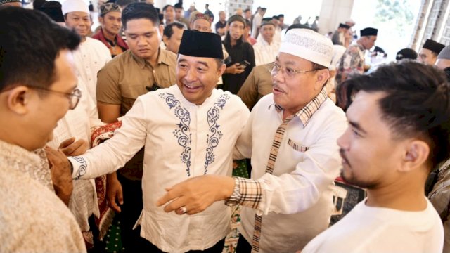 Pj Gubernur Sulsel Bahtiar Baharuddin, saat bersilaturahmi dengan Alim Ulama dan Masyarakat di Masjid Raya Makassar, Jumat (08/09/2023). (Istimewa)