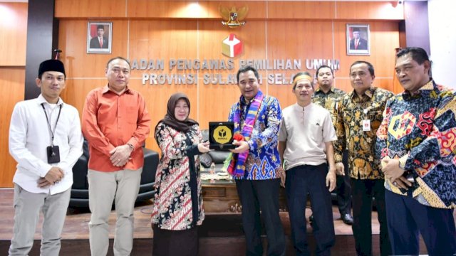 Kunjungi Kantor Bawaslu Sulsel, Ini yang Disampaikan Pj Gubernur Bahtiar Baharuddin