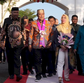 Disambut Secara Adat, Pj Gubernur Bahtiar Minta Dukungan Pemda dan Masyarakat Bone Jalankan Tugas