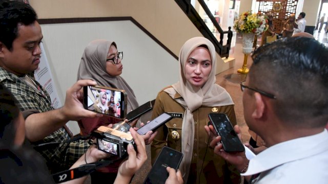 Bupati Luwu Utara Indah Putri Indriani usai menghadiri rapar koordinasi TPID di Kantor Gubernur Sulawesi Selatan. Senin (11/09/2023)