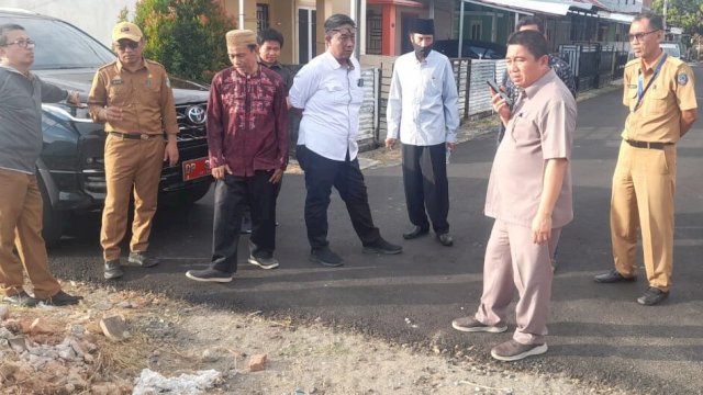 Ket : Ketua DPRD Parepare, Kaharuddin Kadir saat melakukan kujungan di Komplek Griya Pondok Indah, Soreang. (Istimewa)