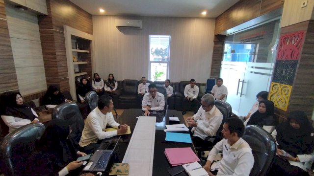 Tim Kanwil Kemenkumham Sulsel melakukan harmonisasi pada sejumlah produk hukum daerah di tiga daerah berbeda, mulai dari Kabupaten Sinjai, Enrekang, dan Kota Makassar. (Dok. Humas Kanwil Kemenkumham Sulsel)