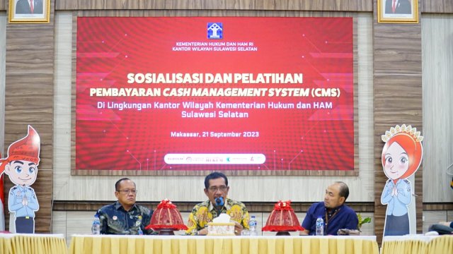 Kakanwil Kemenkumham Sulsel Liberti Sitinjak saat memberikan sambutan pada Sosialisasi dan Pelatihan Pembayaran CMS yang digelar Kanwil Kemenkumham Sulsel, di Aula Bhinneka Tunggal Ika Kanwil Kemenkumham Sulsel, Kamis, (21/09/2023). (Dok. Humas Kanwil Kemenkumham Sulsel)