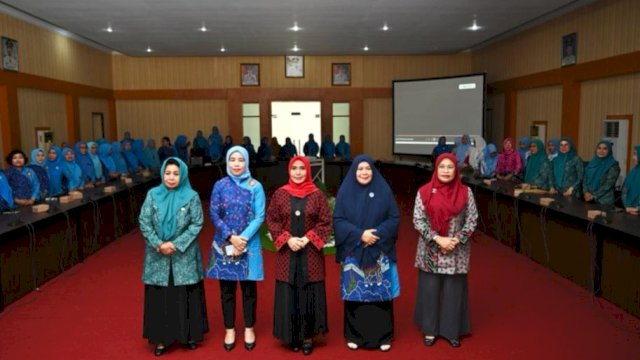 Pj Ketua TP PKK Sulsel Sofha Marwah Bahtiar, saat melakukan kunjungan Silaturahmi dan Monitoring Program di Kabupaten Bantaeng, Jumat (22/09/2023). (Istimewa)