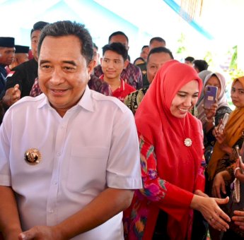Kunker ke Wajo, Pj Gubernur Bahtiar dan Istri Disambut Antusias