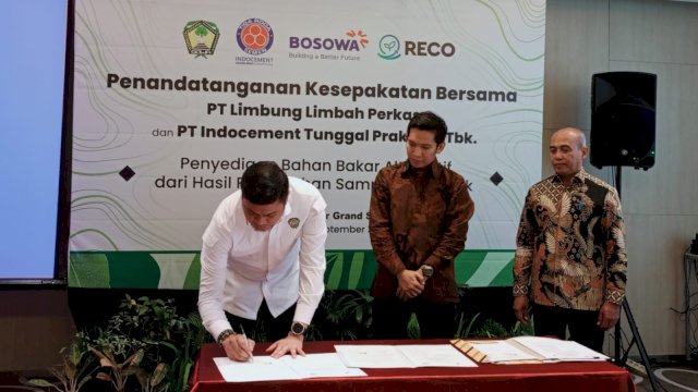 Bupati Gowa Adnan Purichta Ichsan saat mendatangi dukungan terkait rencana kerjasama PT Limbung Limbah Perkasa dan PT Indocement Tunggal Prakarsa Tbk Tentang Penyediaan Bahan Bakar Alternatif dari Hasil Pengolahan Sampah Domestik, di Novotel Makassar Grand Shayla Makassar, Rabu, (27/09/2023). (Dok. Chaerani/Republiknews.co.id)