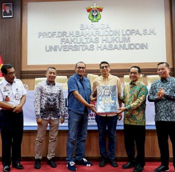 Kakanwil Kemenkumham Sulsel Hadiri Peresmian Buku Wamenkumham Tentang Dasar-Dasar Ilmu Hukum