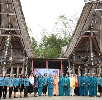 Sofha Marwah Kagumi Keindahan Toraja