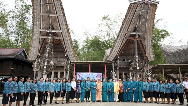 Sofha Marwah Kagumi Keindahan Toraja