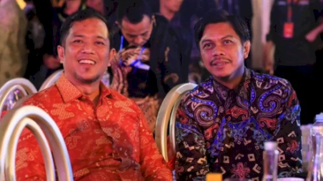 Kepala Bapenda Kota Makassar, Firman Pagarra (kanan) saat menghadiri Gala Dinner Rakernas APEKSI XVI Tahun 2023 di Anjungan Pantai Losari, Makassar, Selasa (11/7/2023). (Foto: Istimewa)