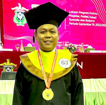 Yasir Machmud Raih Gelar Wisudawan Terbaik Program Magister Unhas