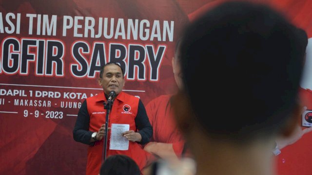 Bakal calon anggota DPRD Makassar dari PDI Perjuangan, Mustagfir Sabry alias Moses saat menggelar deklarasi dan konsolidasi tim pemenangan di Embuck Kafe, Rappocini, Sabtu (9/9/2023). (Foto: Istimewa)