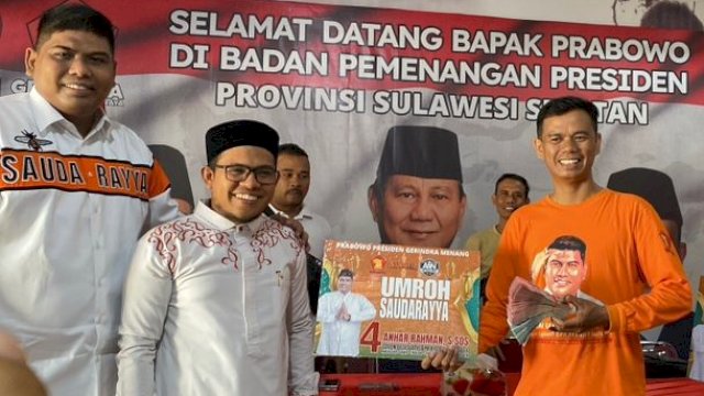 Bacaleg DPR RI dari Partai Gerindra, Anhar Rahman kembali menepati janjinya untuk memberangkatkan timnya menunaikan ibadah umrah di Tanah Suci Mekah. (Foto: Istimewa)