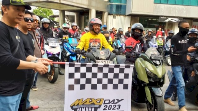 GM PT SJAM, Frengky J Tunandar melepas rombongan Maxi Yamaha Day 2023 di Sentral Yamaha Pettarani, Makassar, Sabtu (9/9/2023). (Foto: Istimewa)