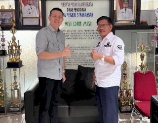 Sambangi SMA Negeri 3 Makassar, Edward Horas Cek Langsung Hasil Pelaksanaan PPDB