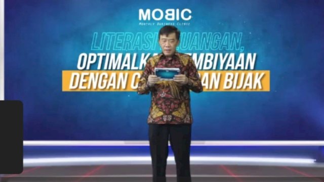 Chief Executive Officer (CEO) FIFGROUP Margono Tanuwijaya saat memberikan sambutan pada pembukaan Monthly Business Clinic (MOBIC) bertajuk "Literasi Keuangan, Optimalkan Pembiayaan Dengan Cerdas dan Bijak", secara virtual, Jumat (15/09/2023). (Dok. Chaerani/Republiknews.co.id)