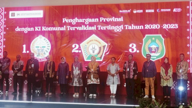 Provinsi Sulawesi Selatan berhasil meraih penghargaan peringkat pertama Kekayaan Intelektual Komunal (KIK) Tervalidasi Tertinggi Periode 2020-2023 dari DJKI, di sela-sela Sarasehan Nasional Kekayaan Intelektual Komunal, di Hotel Four Points, Ungasan, Bali, Jumat (15/09/2023). (Dok. Humas Kanwil Kemenkumham Sulsel)