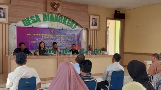 Tim Kanwil Kemenkumham Sulsel saat melakukan pembinaan Desa Sadar Hukum di Kabupaten Bantaeng, kemarin. (Dok. Humas Kanwil Kemenkumham Sulsel)