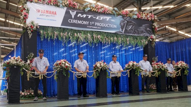 Suasana seremoni ekspor perdana MT-07 di head office YIMM, Pulogadung, Jakarta Timur yang dihadiri oleh management YIMM, Senin (18/9/2023). (Foto: Istimewa)