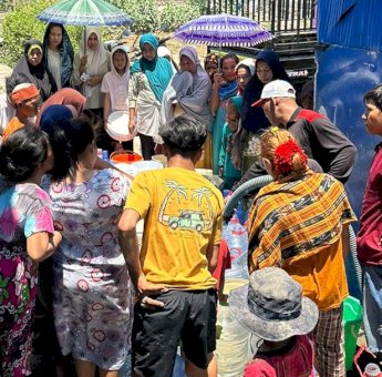 Peduli Keresahan Masyarakat, Caleg DPR RI Gerindra Salurkan Air Bersih Gratis di Makassar