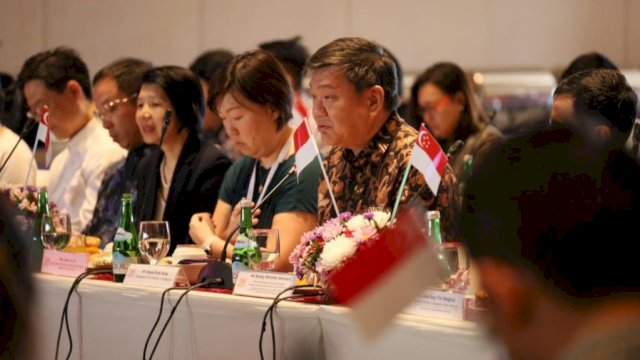 Duta Besar Singapura untuk Indonesia, Mr Kwok Fook Seng saat berdialog dengan jajaran Pemerintah Kota Makassar di The Rinra Makassar, Kamis (3/8/2023). (Foto: Istimewa)