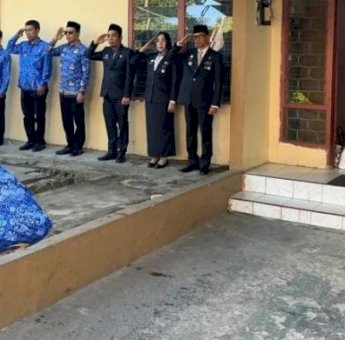 Jajaran Dinas Perdagangan Parepare Upacara Peringatan HUT RI Ke-78 di Halaman Kantor