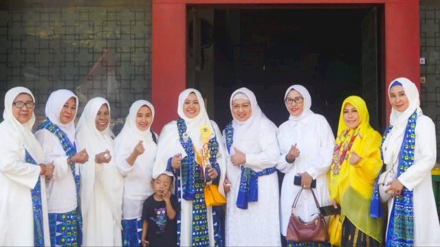 Kontingen Parepare Raih Juara Favorit Lomba Defile Pada Silaturahmi Akbar BKMT