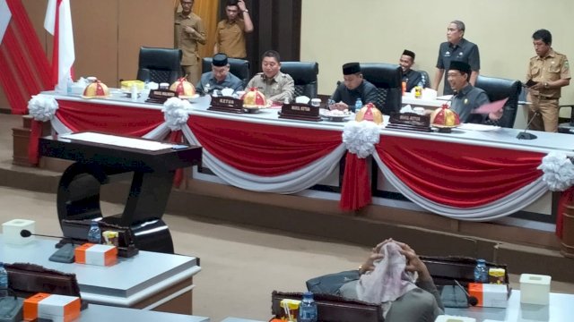 Paripurna DPRD : Pangerang Rahim Sampaikan Pendapat Wali Kota Parepare Soal Delapan Ranperda Inisiatif DPRD