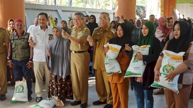 Ketgam: Wali Kota Taufan Pawe louncing penyaluran beras CPP