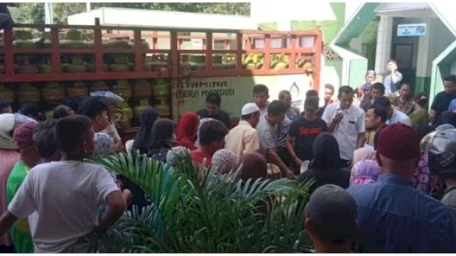 Kadis Perdagangan Parepare Turun Pantau Operasi Pasar Dampak Kelangkaan Elpiji 3 Kilogram