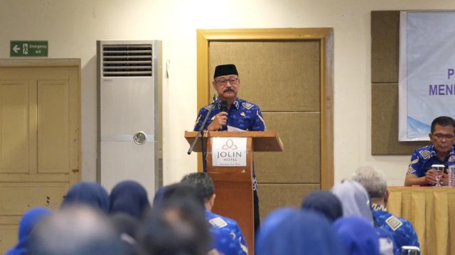 Wakil Bupati Gowa Abd Rauf Malaganni saat memberikan sambutan pada Pembukaan Rapat Koordinasi Teknis Penguatan Kelembagaan Perangkat Daerah dalam Mendukung Implementasi SAKIP, di Hotel Jolin Makassar, Jumat, (15/09/2023). (Dok. Humas Gowa)