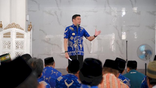 Bupati Gowa Adnan Purichta Ichsan saat menghadiri Pencerahan Qalbu Jumat Ibadah (PQJI), di Masjid Agung Syekh Yusuf, Jumat, (06/10/2023). (Dok. Humas Gowa)