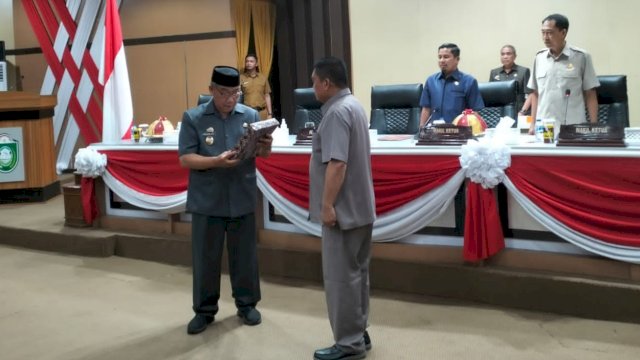 Diterima Pimpinan DPRD, Pangerang Rahim Serahkan KUA APBD dan PPAS Parepare 2024