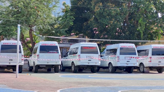 Inilah barang bukti mobil Ambulance dan mobil Pusling yang diamankan Satreskrim Polres Ende. (Foto: Tarwan / Republiknews.co.id)