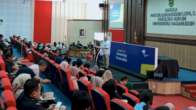 Kepala Perwakilan Kementrian Keuangan Sulsel/Kepala DJPb Sulsel Supendi di sela-sela menghadiri UangKita Talk: Universitas Hasanuddin bertajuk "Dukungan APBN Terhadap UMKM", di Baruga Prof. Dr. H. Baharuddin Lopa, SH, Fakultas Hukum, Universitas Hasanuddin, Kamis, (05/10/2023). (Dok. Chaerani/Republiknews.co.id)