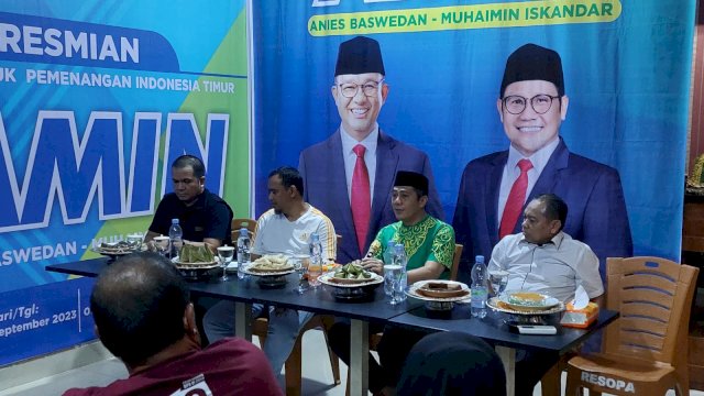 Bacaleg DPR RI Syamsu Rizal (Deng Ical), memperkenalkan Wachyudi Muchsin (Dokter Koboi), sebagai Ketua Tim Pemenangannya untuk wilayah Kota Makassar, Kamis (05/10/2023). (Istimewa)