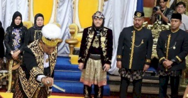 Bupati Kukar Edi Damansyah Hadiri Langsung Perebahan Tiang Ayu di Puncak Erau 2023